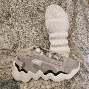 Womens addidas lightstrike  basketball shoes